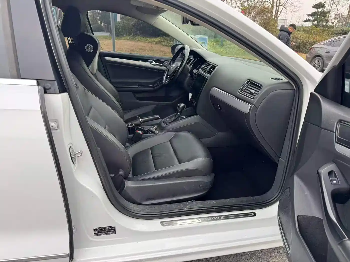 Volkswagen Sagitar 2015 1.6L Automatic Comfort фото 7