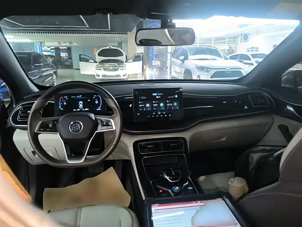 BYD Qin PLUS 2024 Glory Edition DM-i 120KM Leading фото 10