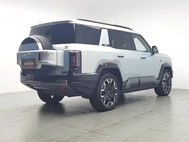 Fang Cheng Bao Leopard 8 2025 Zhiyong Flagship 7-Seater — фото 2