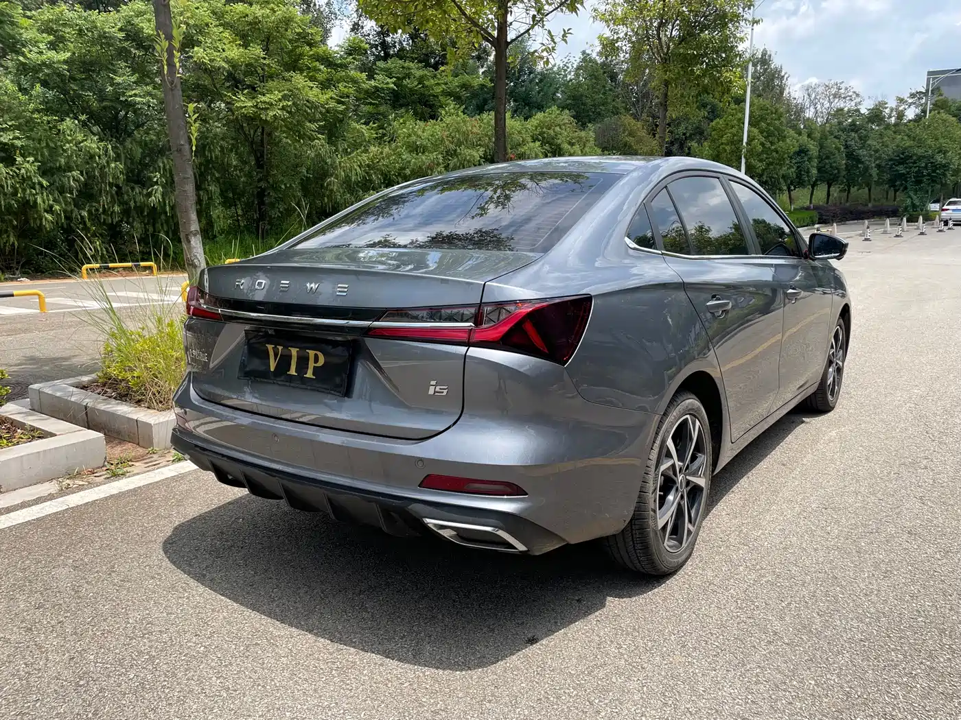 Фото 17 - Roewe i5