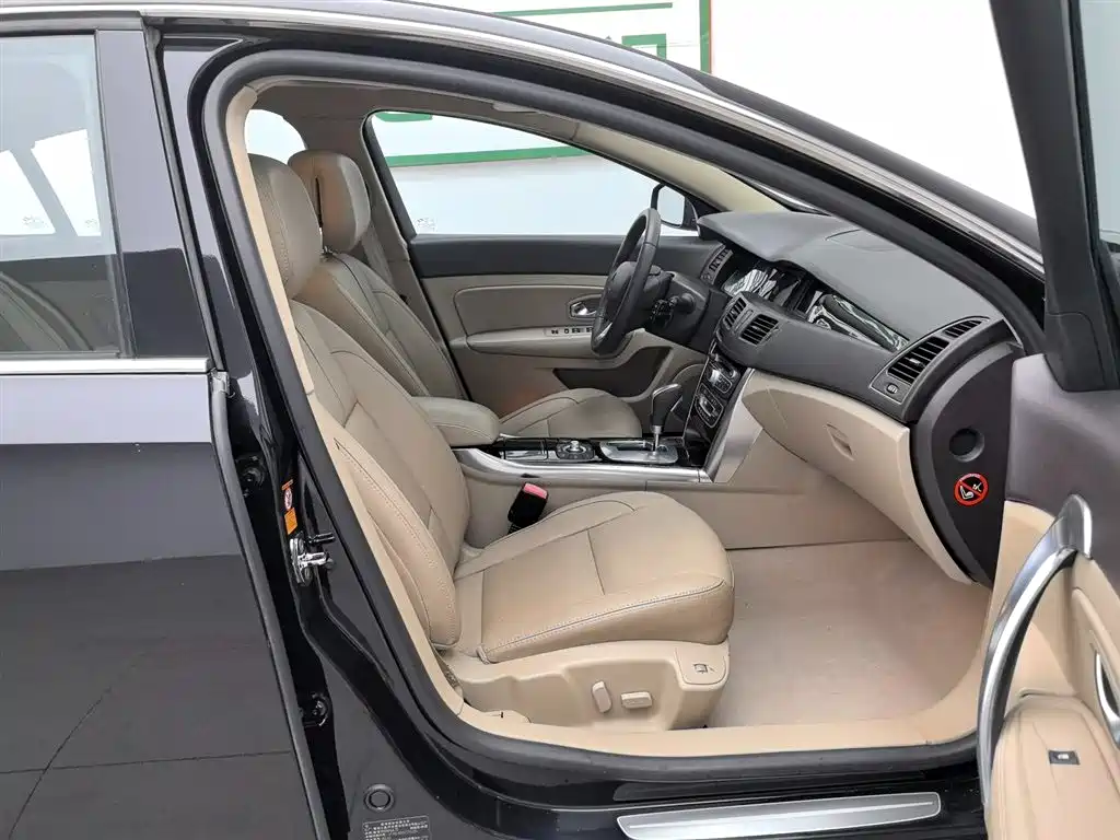 Renault Latitude 2011 2.5L Automatic Flagship Navigation Edition фото 8