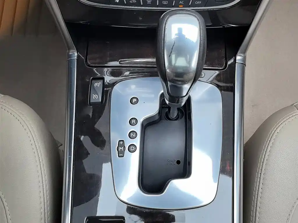 Renault Latitude 2011 2.5L Automatic Flagship Navigation Edition фото 14