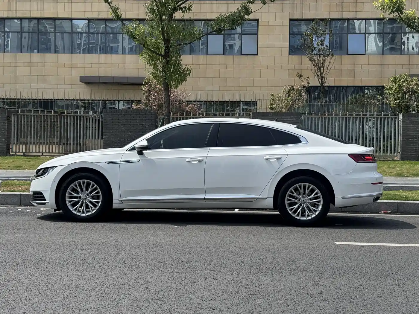 Volkswagen FAW-Volkswagen CC 2020 330TSI Glamour Version China VI фото 2