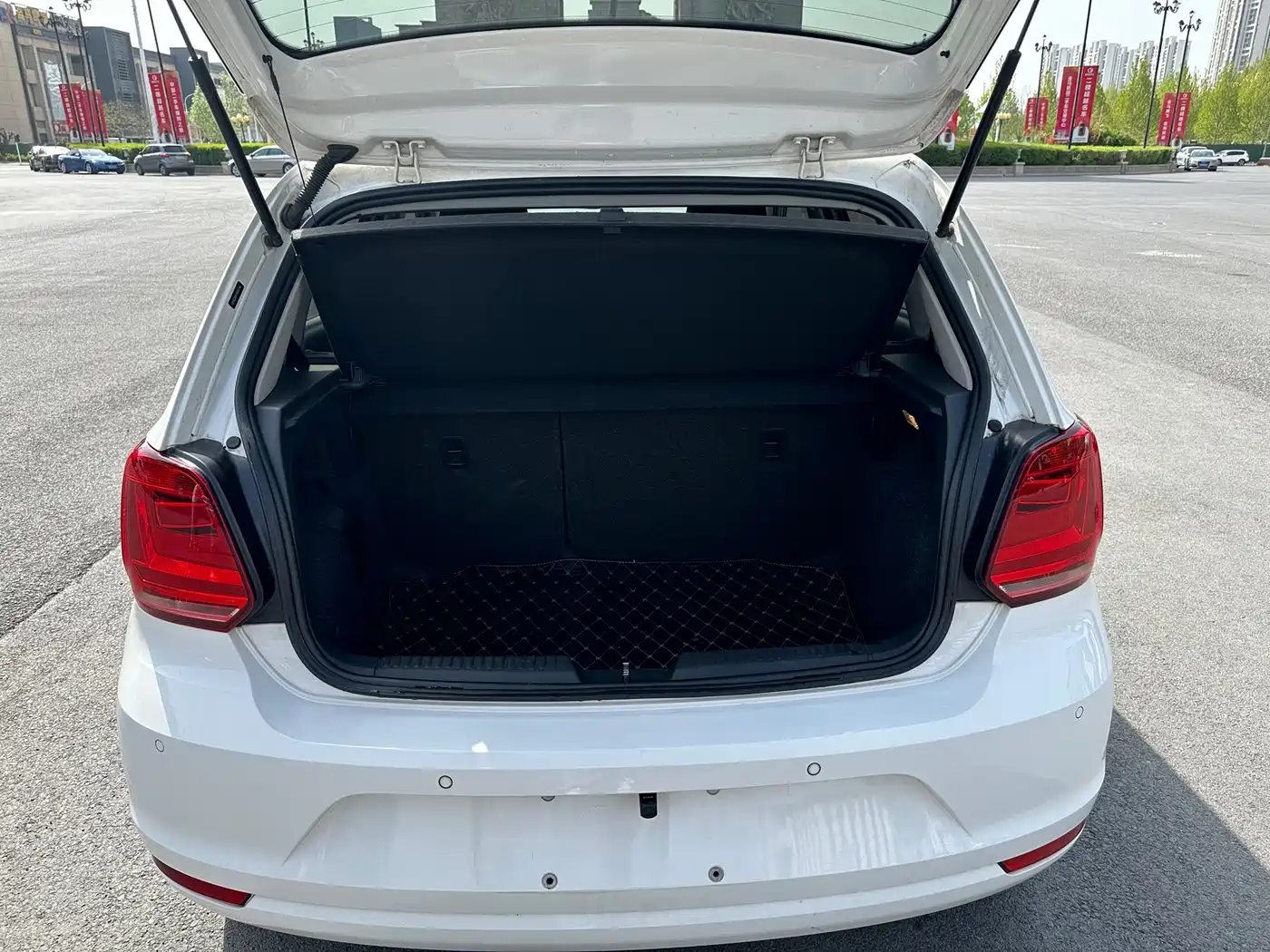 Volkswagen Polo 2016 1.6L Automatic Comfort фото 11