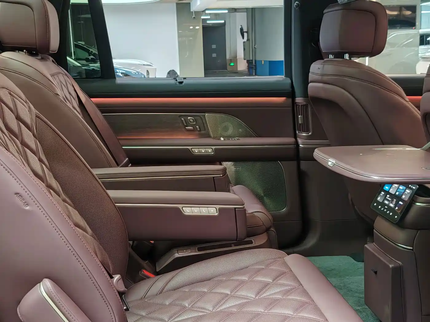 NIO ES8 2026 2025 Model 6-Seat Executive Luxury Edition