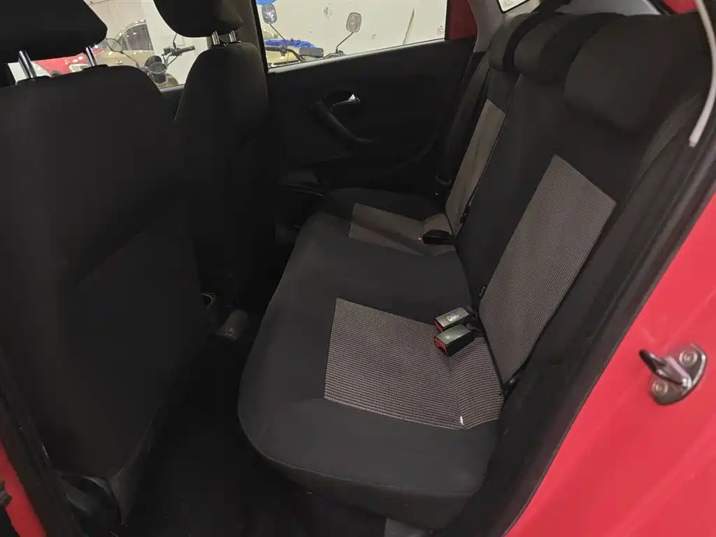 Volkswagen Polo 2016 1.4L Automatic Trend фото 17
