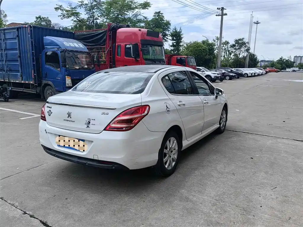 Peugeot 308 2014 Model Joy Edition Classic 1.6L Automatic Superior Style фото 2