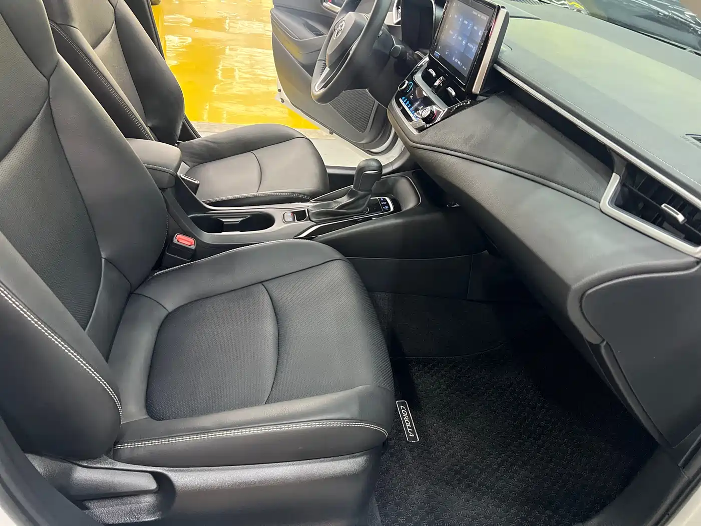 Toyota Corolla 2021 1.2T S-CVT Luxury Edition фото 12