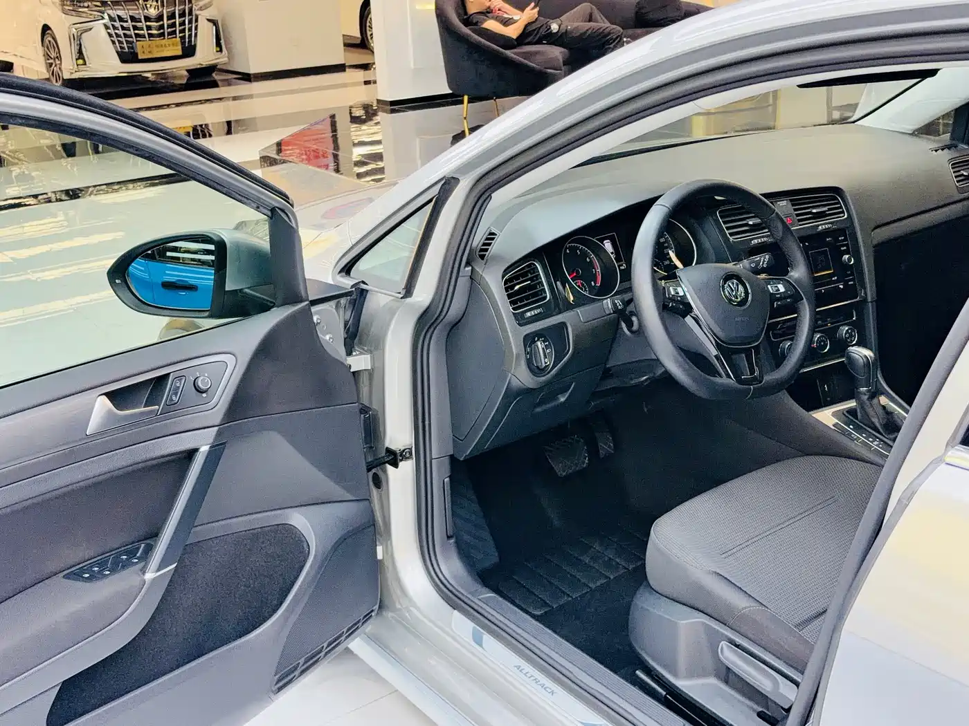 Volkswagen Golf (Import) 2019 1.8TSI Wagon фото 6