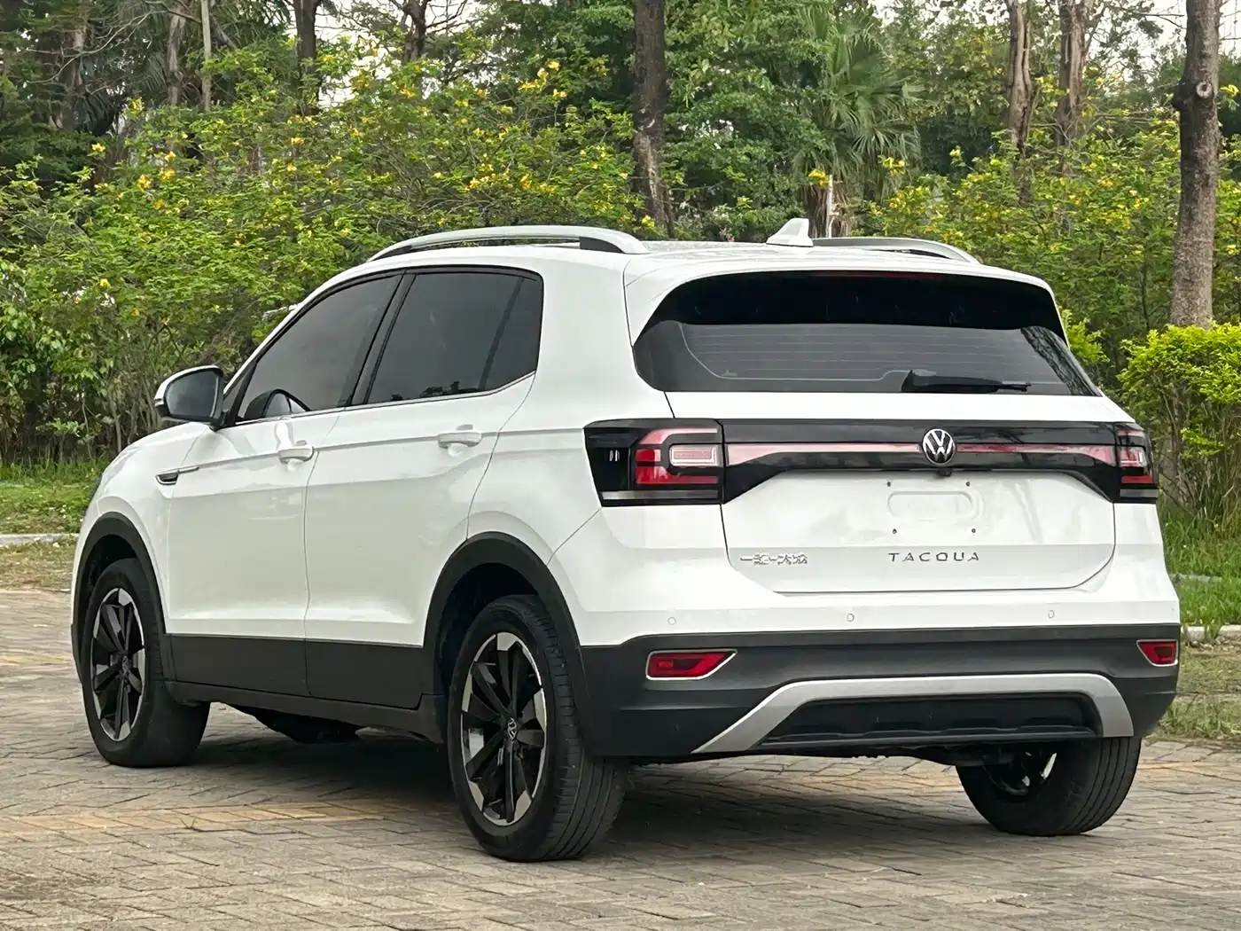 VOLKSWAGEN EXPLORING THE SHADOW