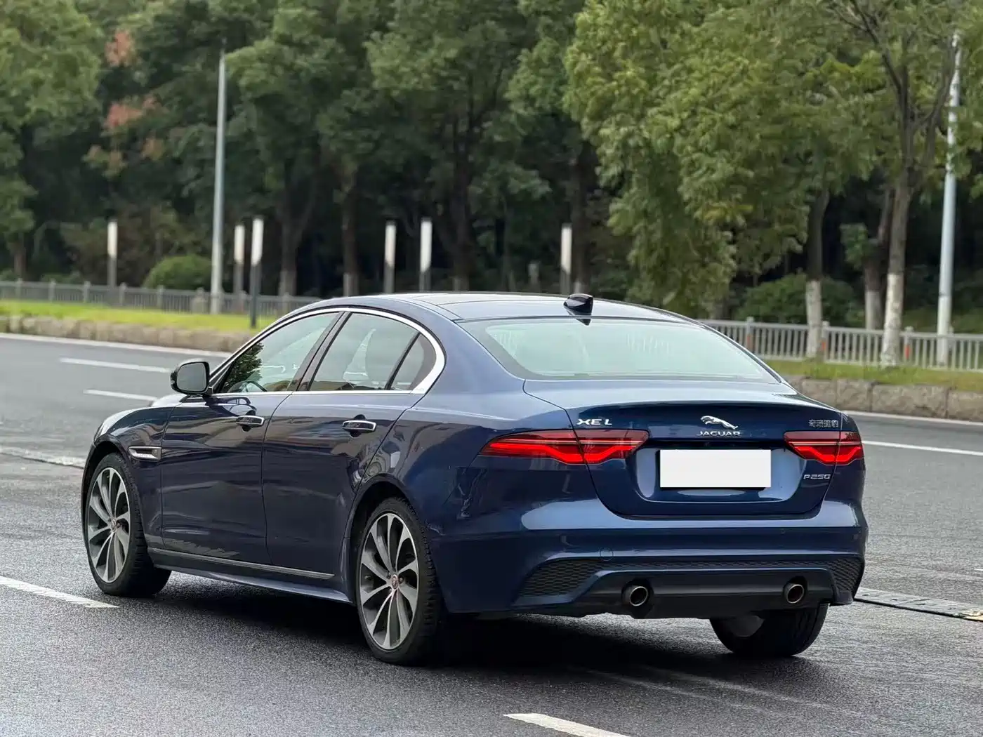 Photo 4 - Jaguar XEL