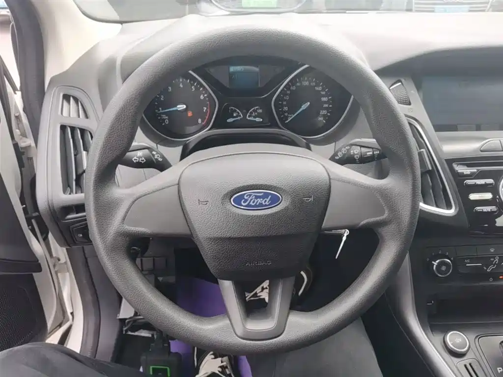 Фото 11 - Ford Focus