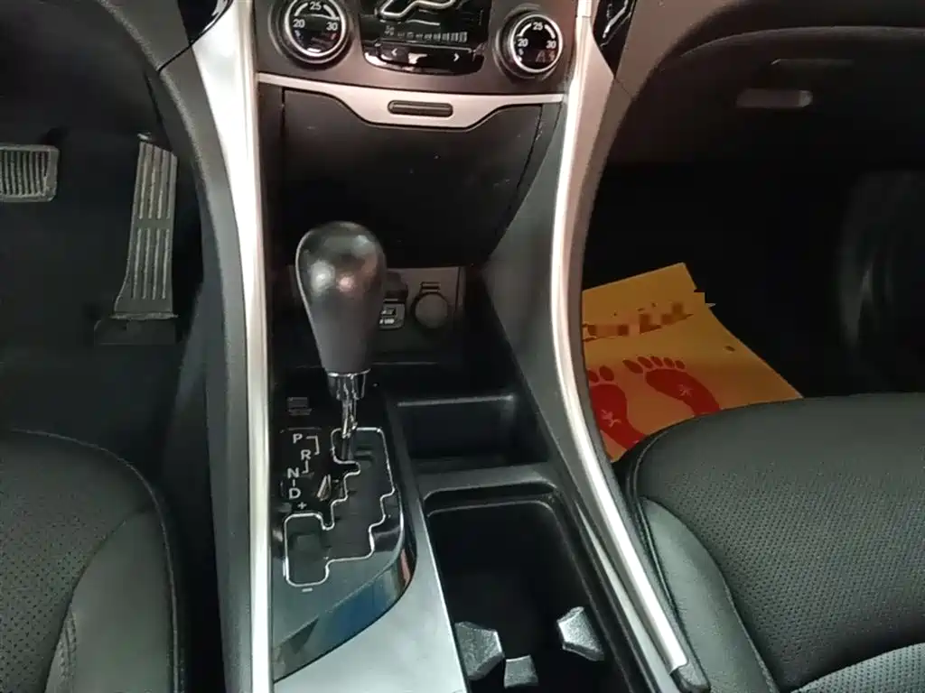 Hyundai Sonata 2014 2.0L Automatic Luxury фото 14