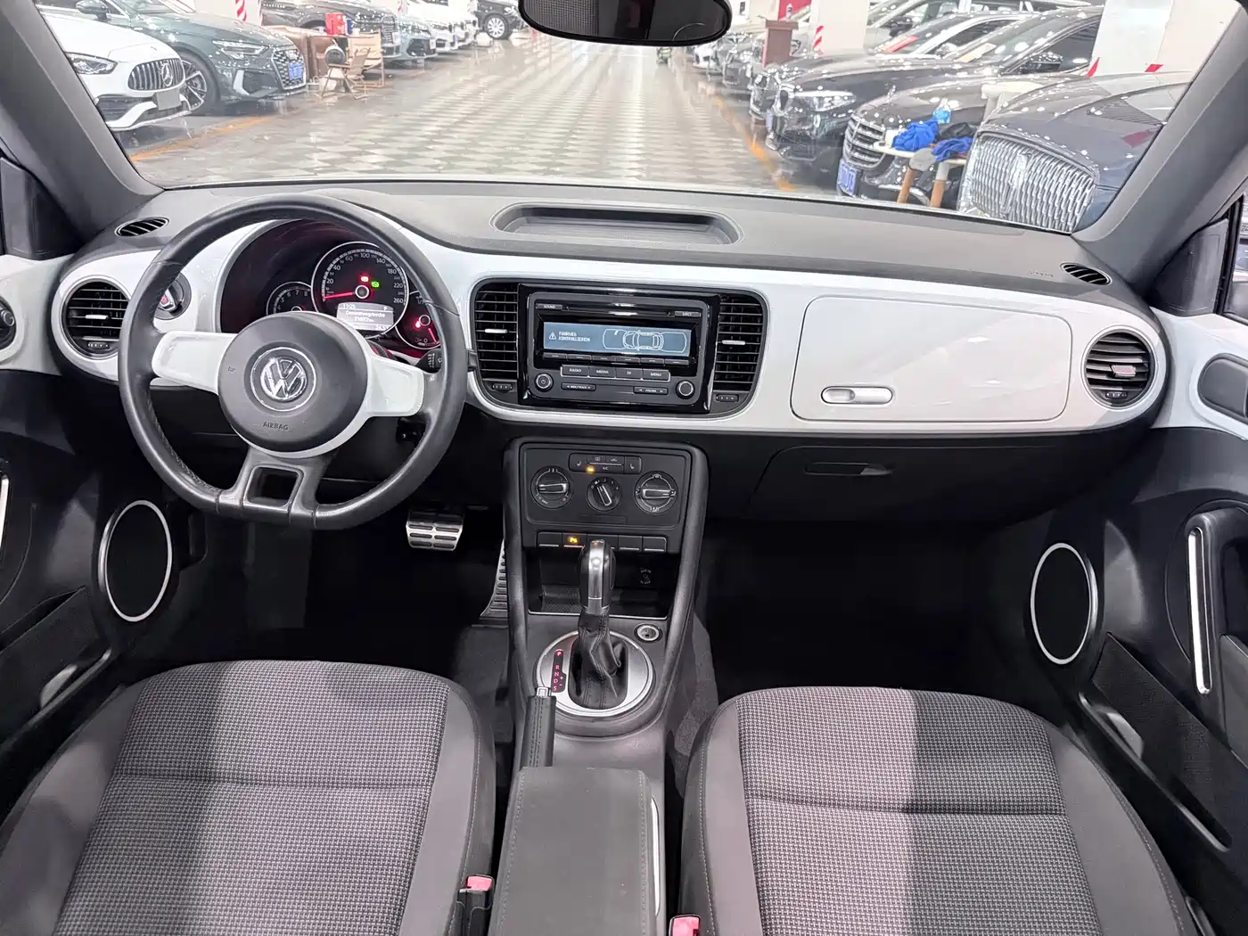 Volkswagen Beetle 2015 180TSI фото 9
