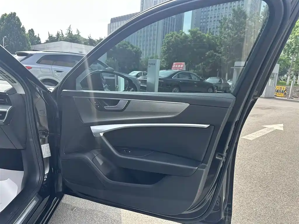 Audi A6L 2019 40 TFSI Luxury Elegance фото 16