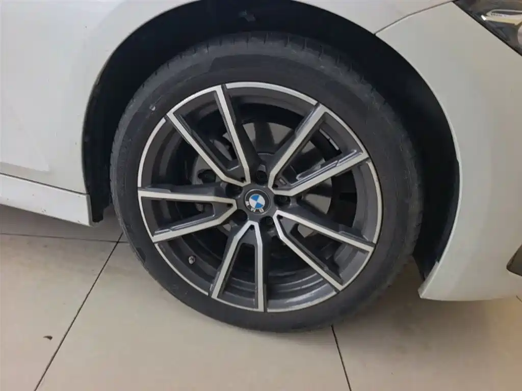 BMW 3 Series 2024 320Li M Sport Package фото 23