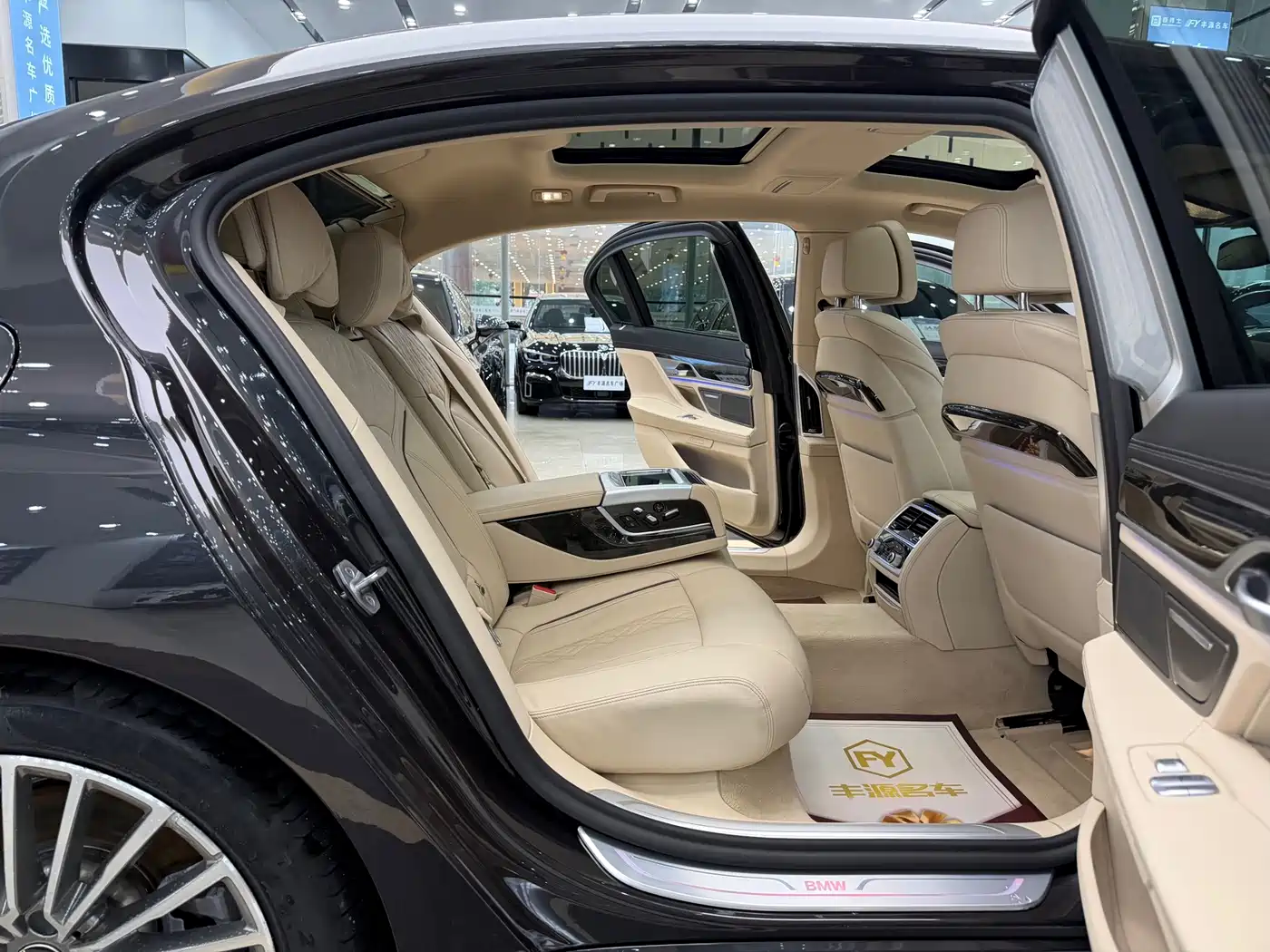 BMW 7 Series, миниатюра 9