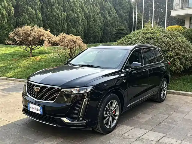 CADILLAC XT6