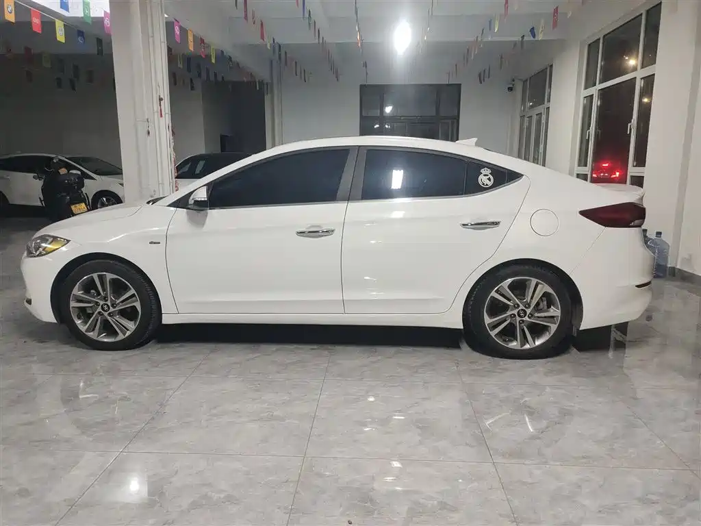 Hyundai Elantra 2016 Model 1.6L Automatic Smart Elite фото 5