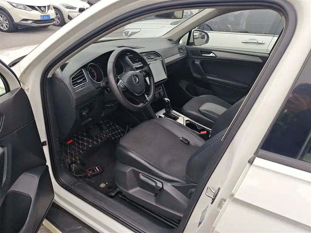 Volkswagen Tiguan L 2018 Facelift 330TSI Automatic 2WD Trend Edition фото 12