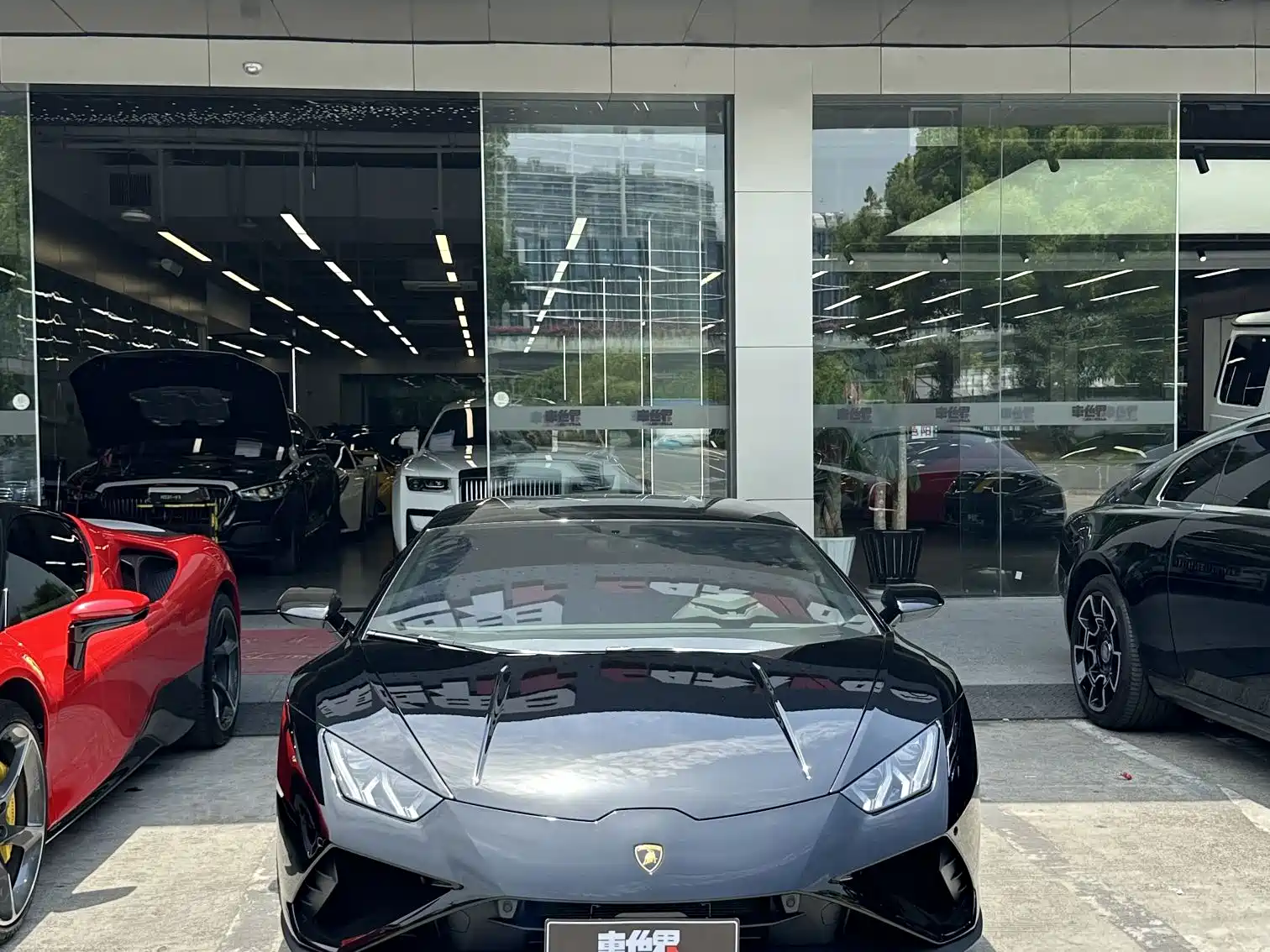 Фото 3 - Lamborghini Huracán