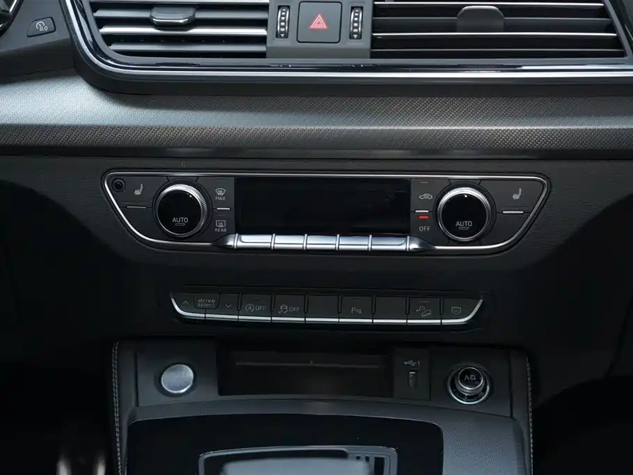 Audi Q5L 2024 Model 40 TFSI Luxury Dynamic фото 22