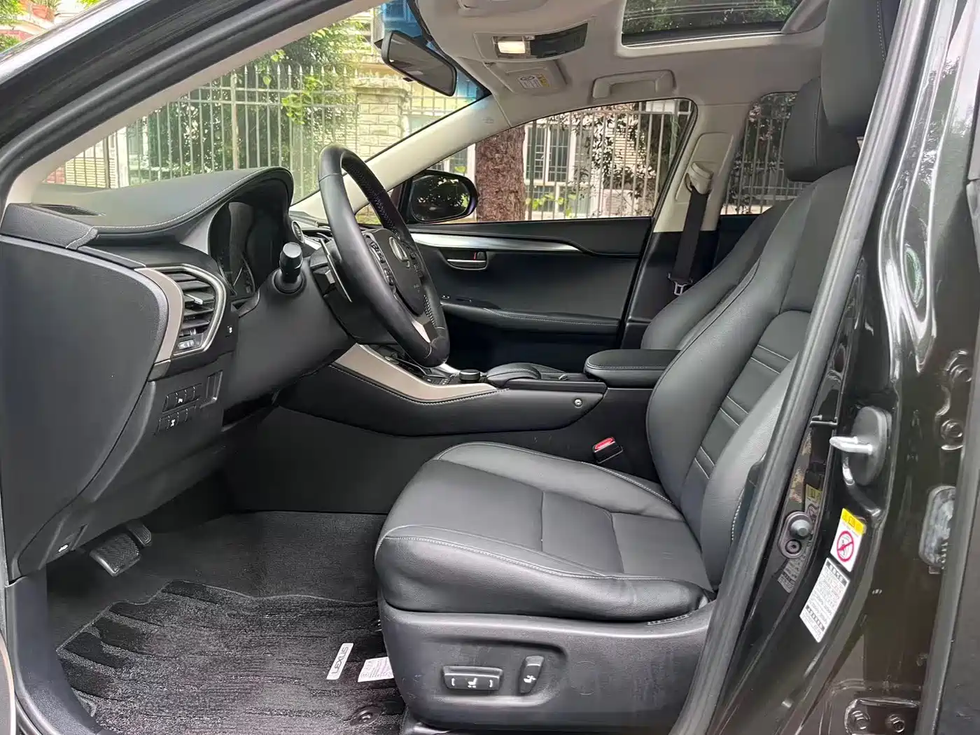 Lexus NX 2015 200t AWD F Sport фото 3