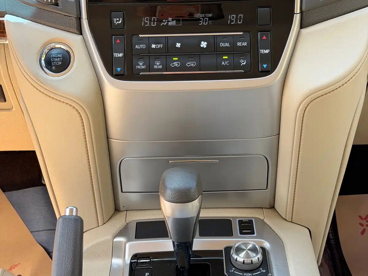Toyota Land Cruiser (Import) 2018