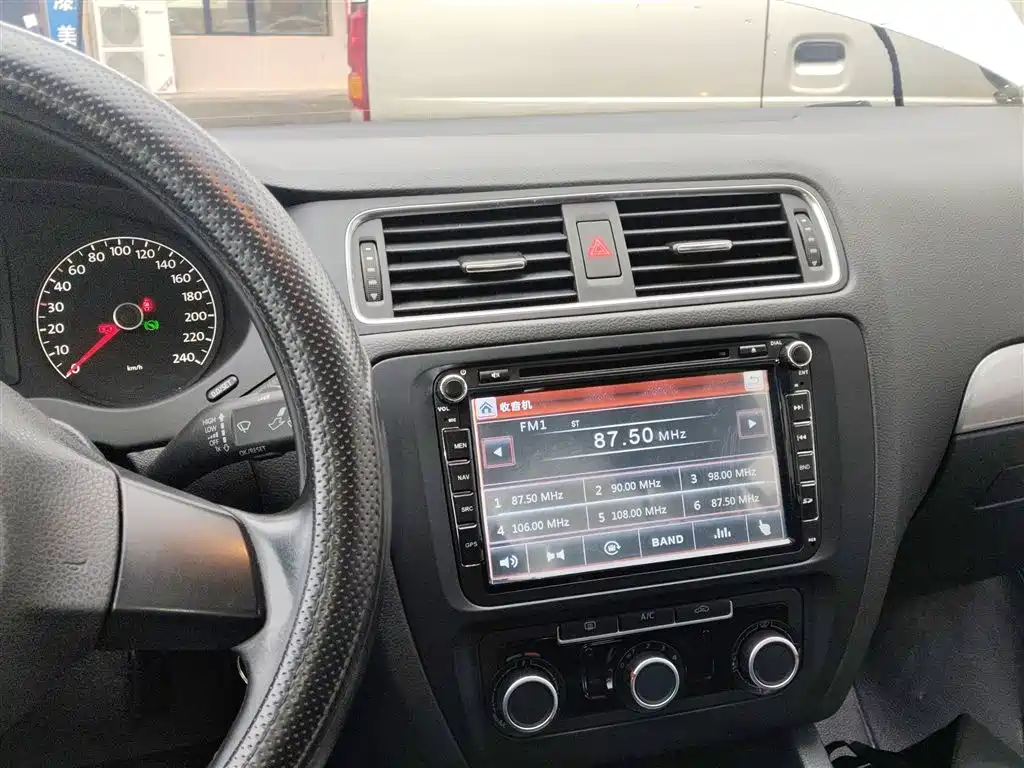 Volkswagen Sagitar 2014 Facelift 1.6L Automatic Leading Version фото 10