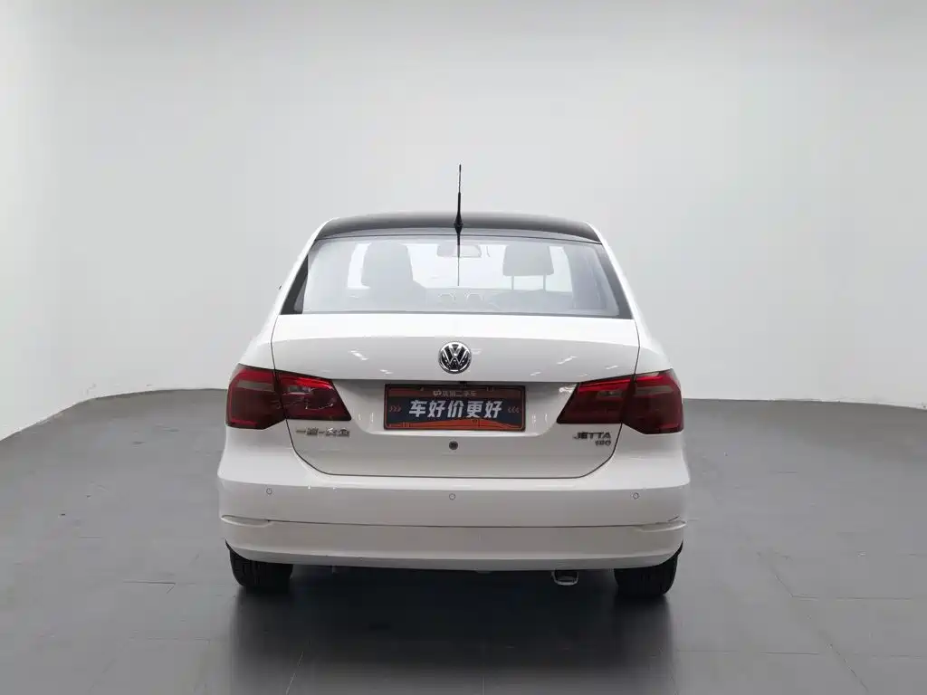 Photo 4 - Volkswagen Jetta
