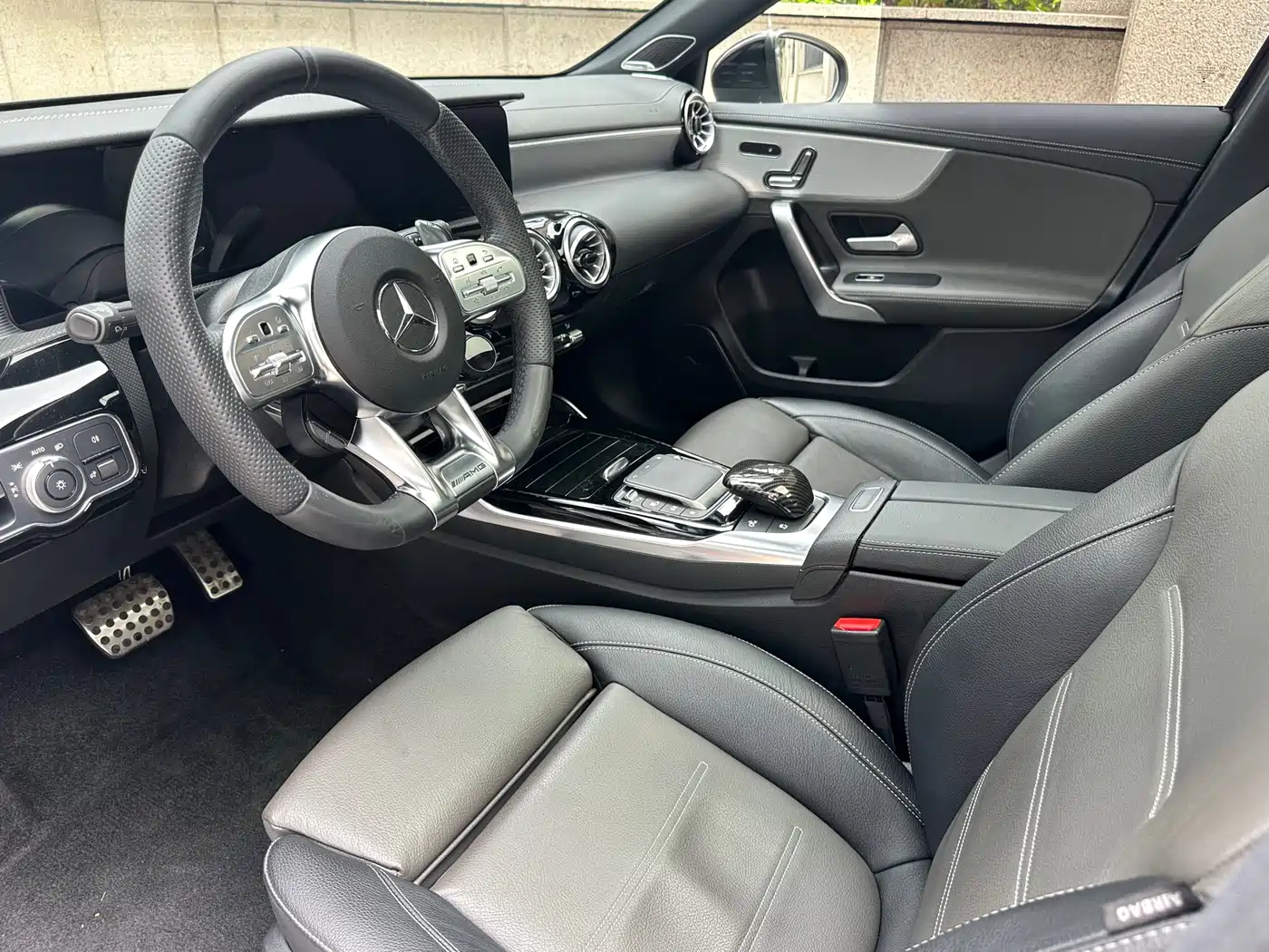 Mercedes-Benz A-Class AMG 2023 Model Year AMG A 35 L 4MATIC фото 4