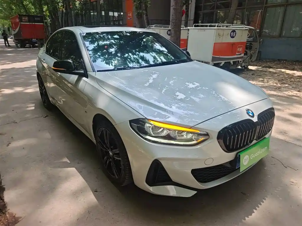 BMW 1 Series 2022 125i M Sport Shadow Edition фото 4