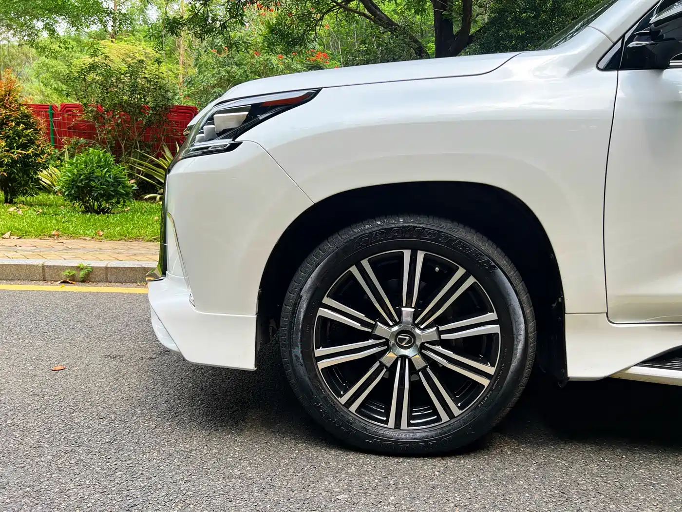 Lexus LX 2019 570 Peak Special Edition фото 17