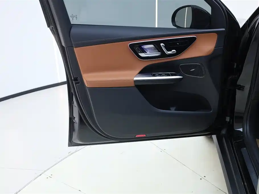 Mercedes-Benz GLC 2025 Facelift GLC 260 L 4MATIC Dynamic фото 15