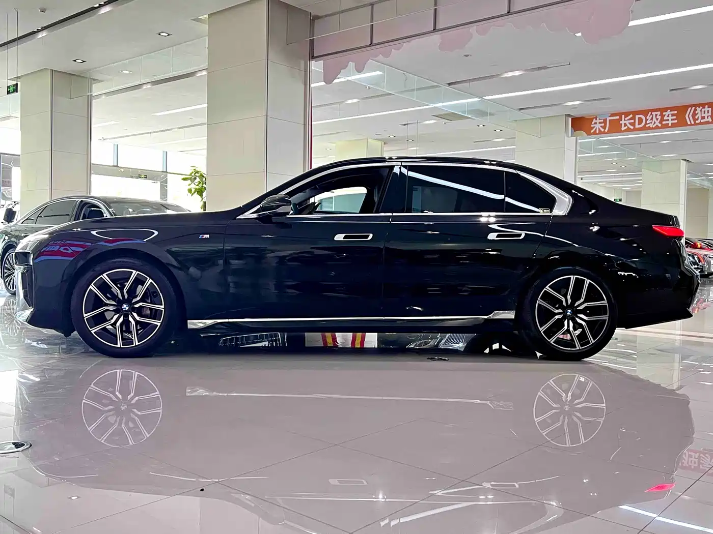 BMW 7 Series 2023 Model 735Li M Sport Package фото 3