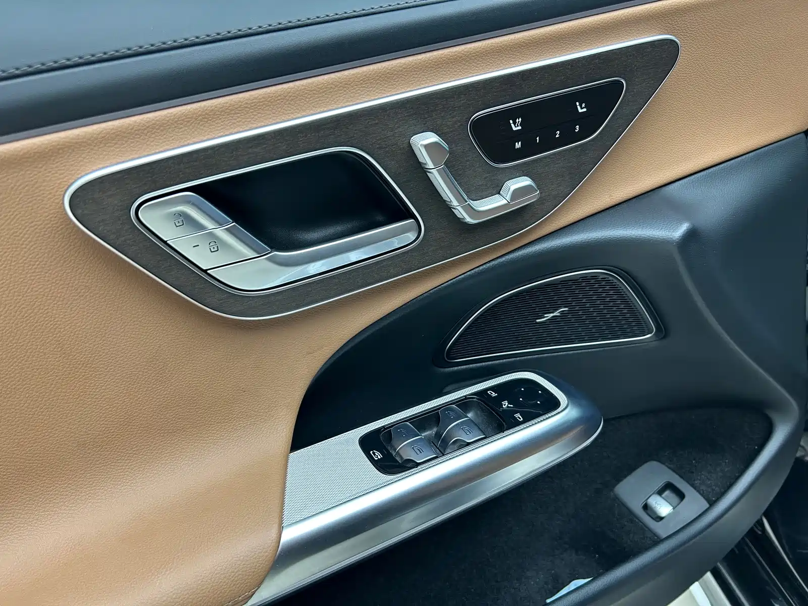 Photo 11 - Mercedes-Benz E-Class