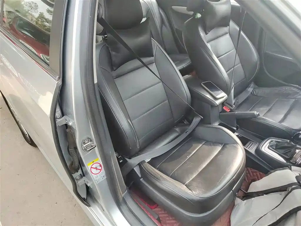 Volkswagen Lavida 2013 Facelift Classic 1.6L Automatic Comfort фото 25