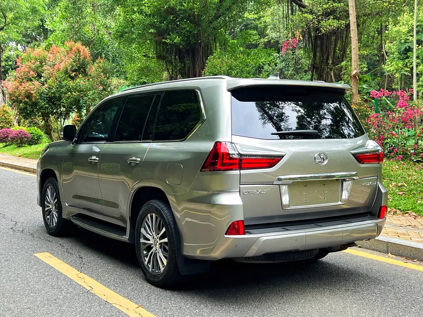 Lexus LX 2017 570 Dynamic Luxury фото 19
