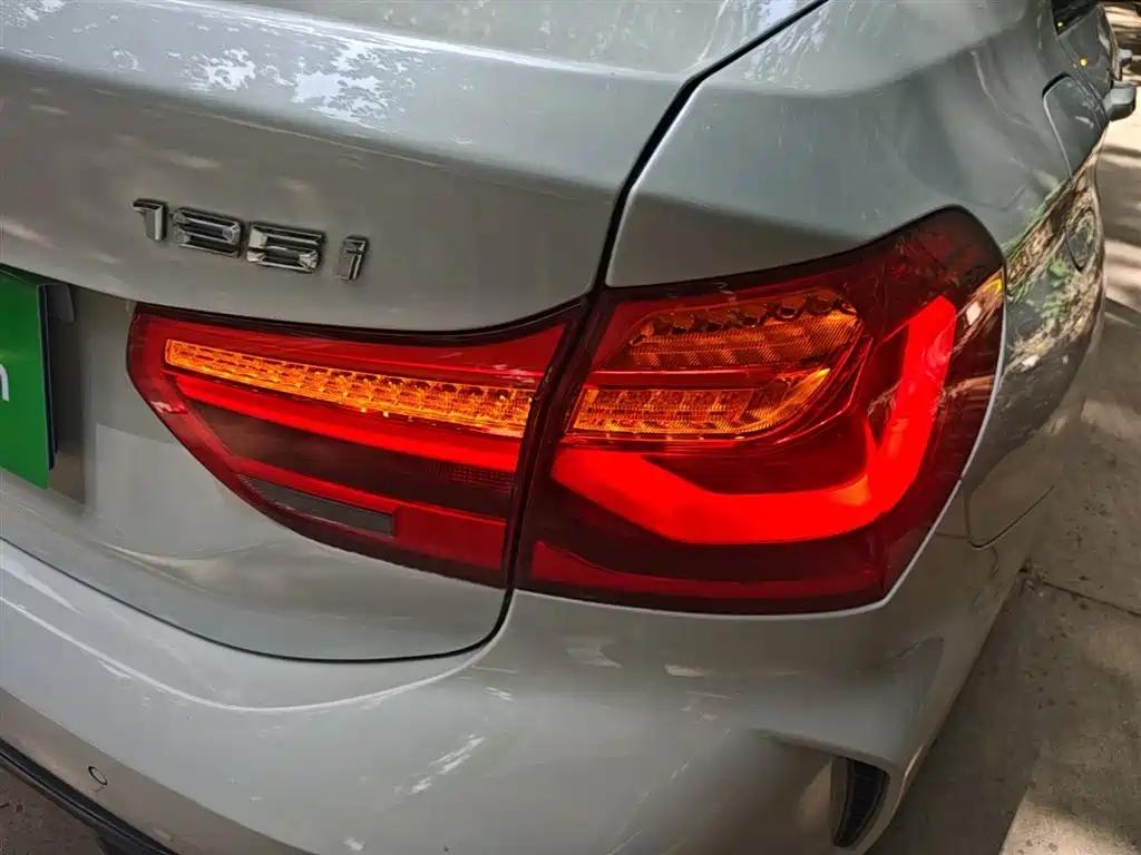 BMW 1 Series 2022 125i M Sport Shadow Edition фото 8