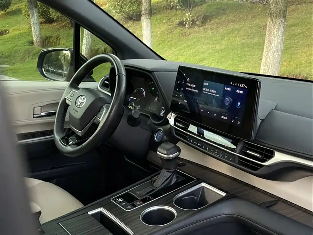 Toyota Granvia 2022 2.5L Hybrid Noble Edition фото 22