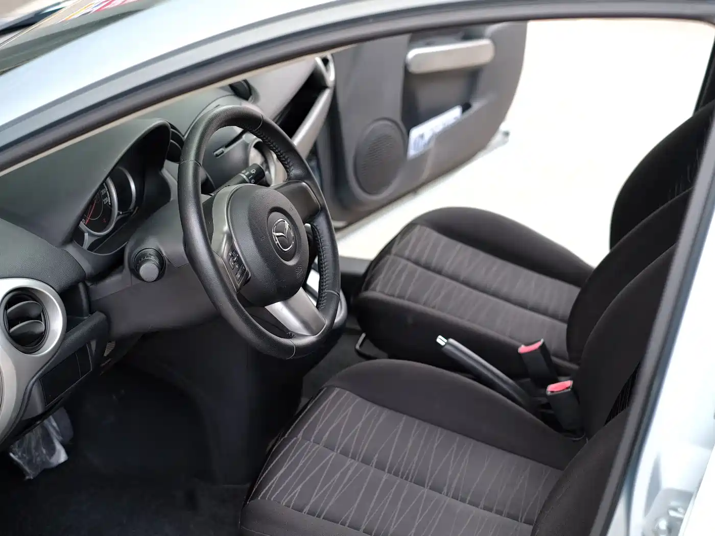 Mazda 2 2011 2011 Xuan Dong 1.5L Auto Luxury Edition