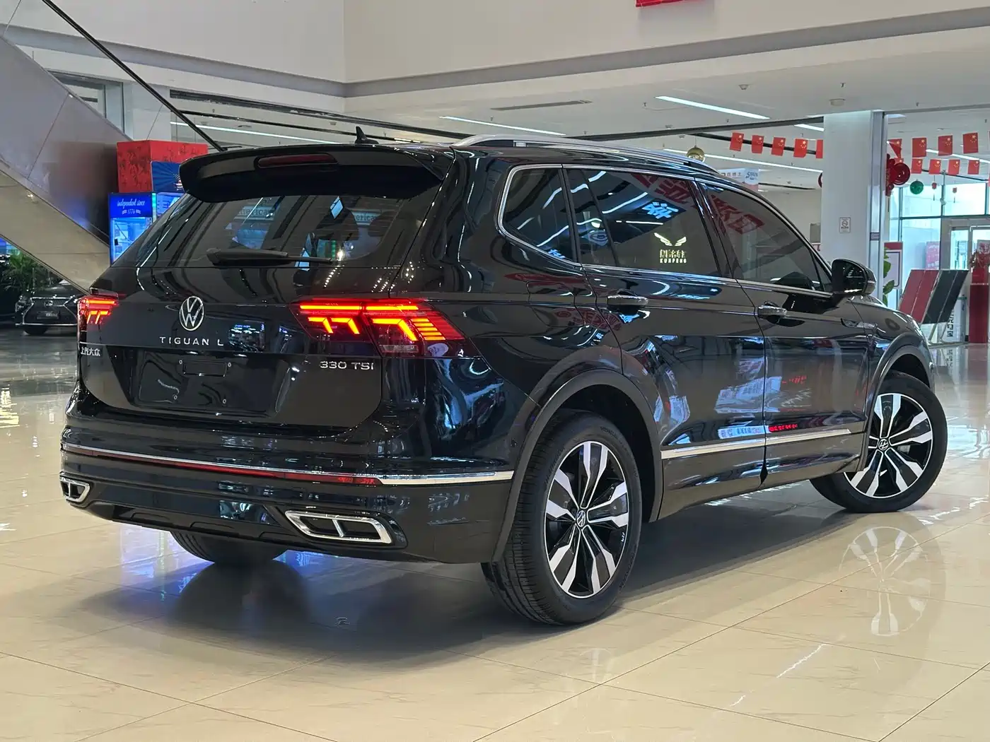 Volkswagen Tiguan L 2023 330TSI Auto 2WD R-Line Premium Edition фото 5