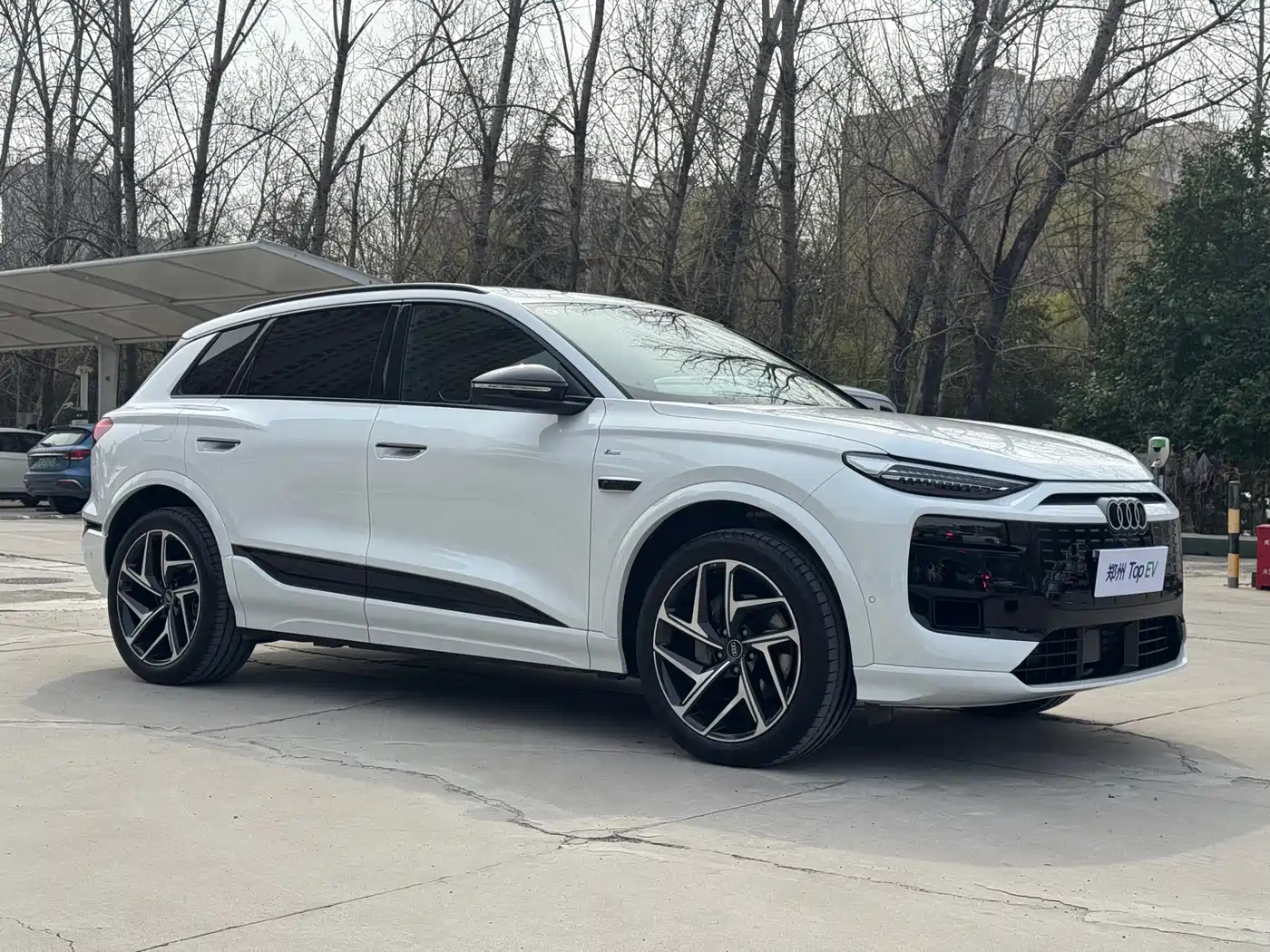 AUDI Q6L E TRON