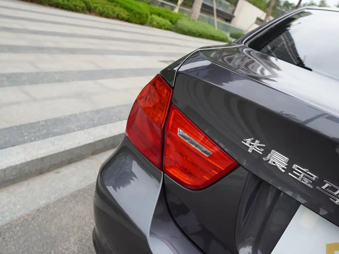 BMW 3 Series 2009 325i Luxury фото 24