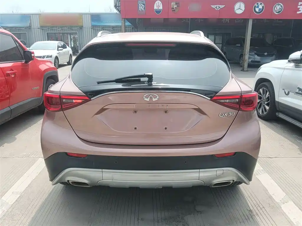 Infiniti QX30 2018 2017 1.6T 2WD Fashion Edition