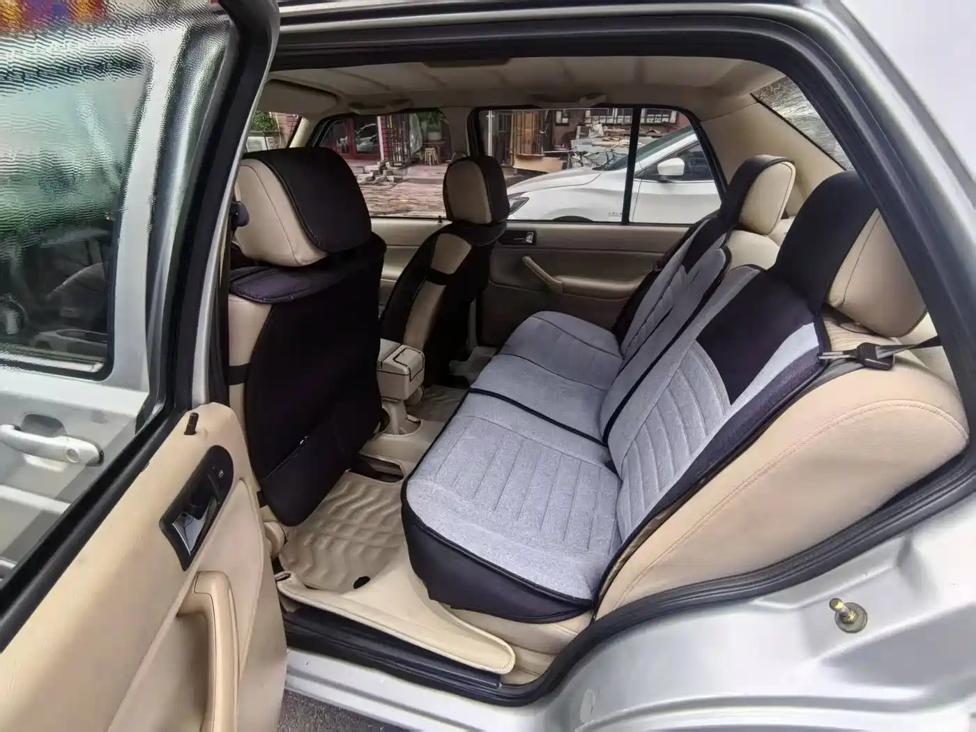 صورة 9 - Volkswagen Jetta