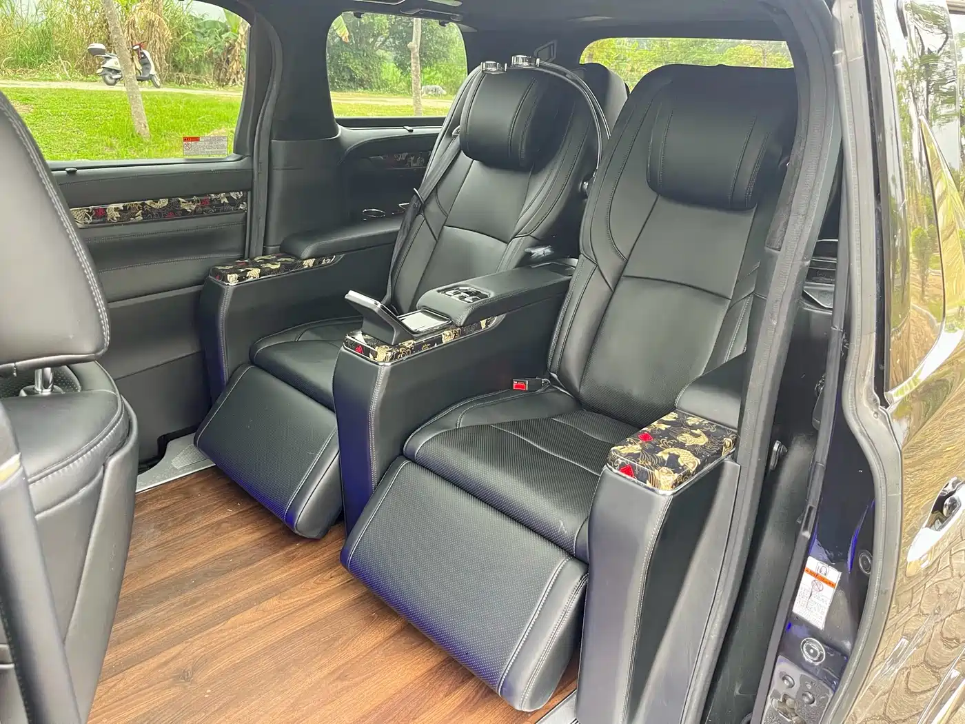 Toyota Alphard 2018 3.5L Luxury фото 14