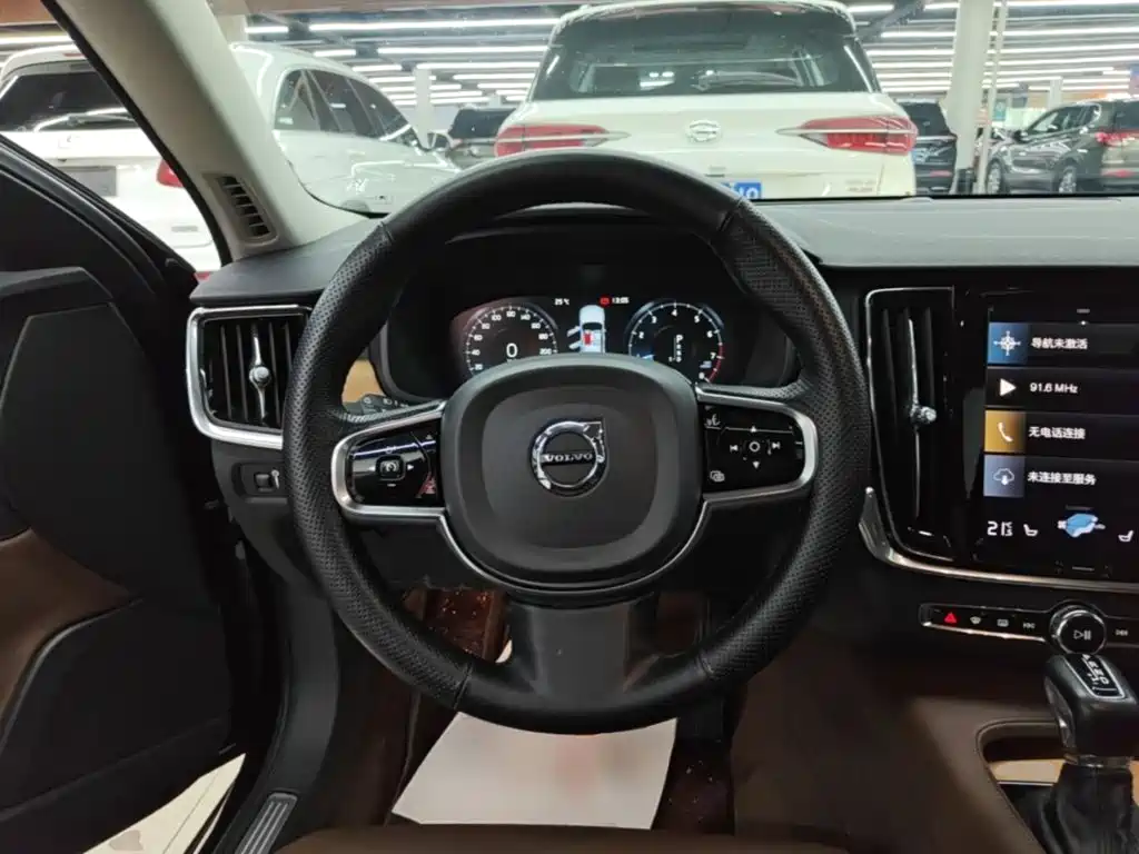 Photo 11 - Volvo S90