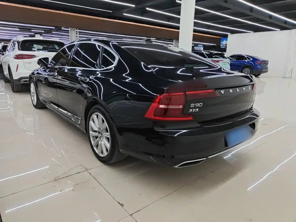 Photo 5 - Volvo S90