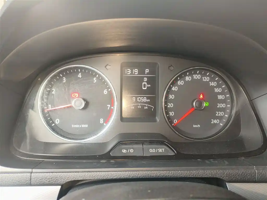 Volkswagen Lavida Tour 2013 1.6L Automatic Comfort фото 12
